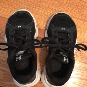 Under Armour little kids Assert size 11 black